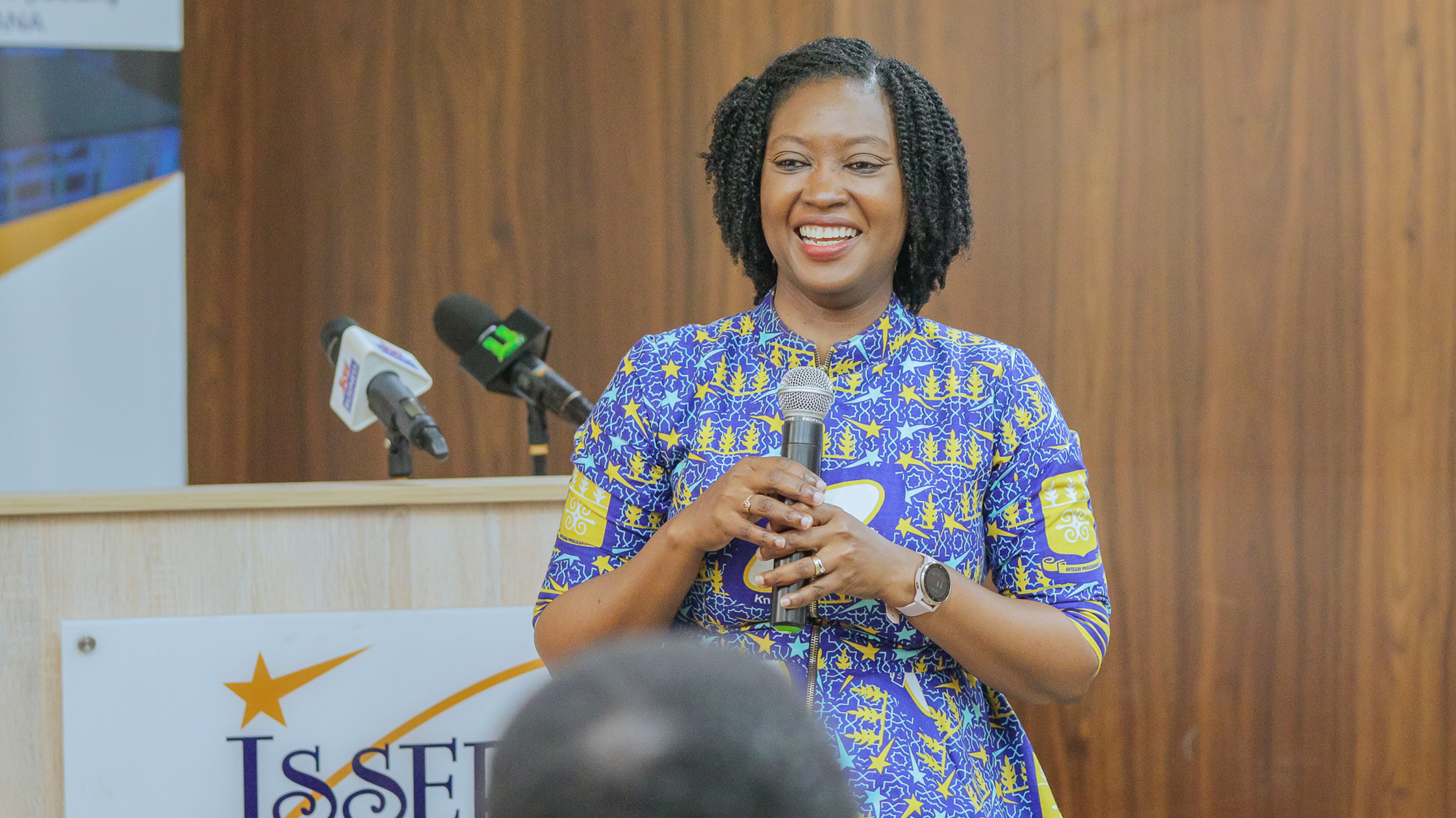 Research Fellow Dr Nana Amma Asante-Poku moderates the interaction session, facilitates discussions between journalists and ISSER researchers following the presentation.